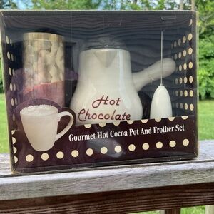 Gourmet Hot Cocoa Pot Froster set.